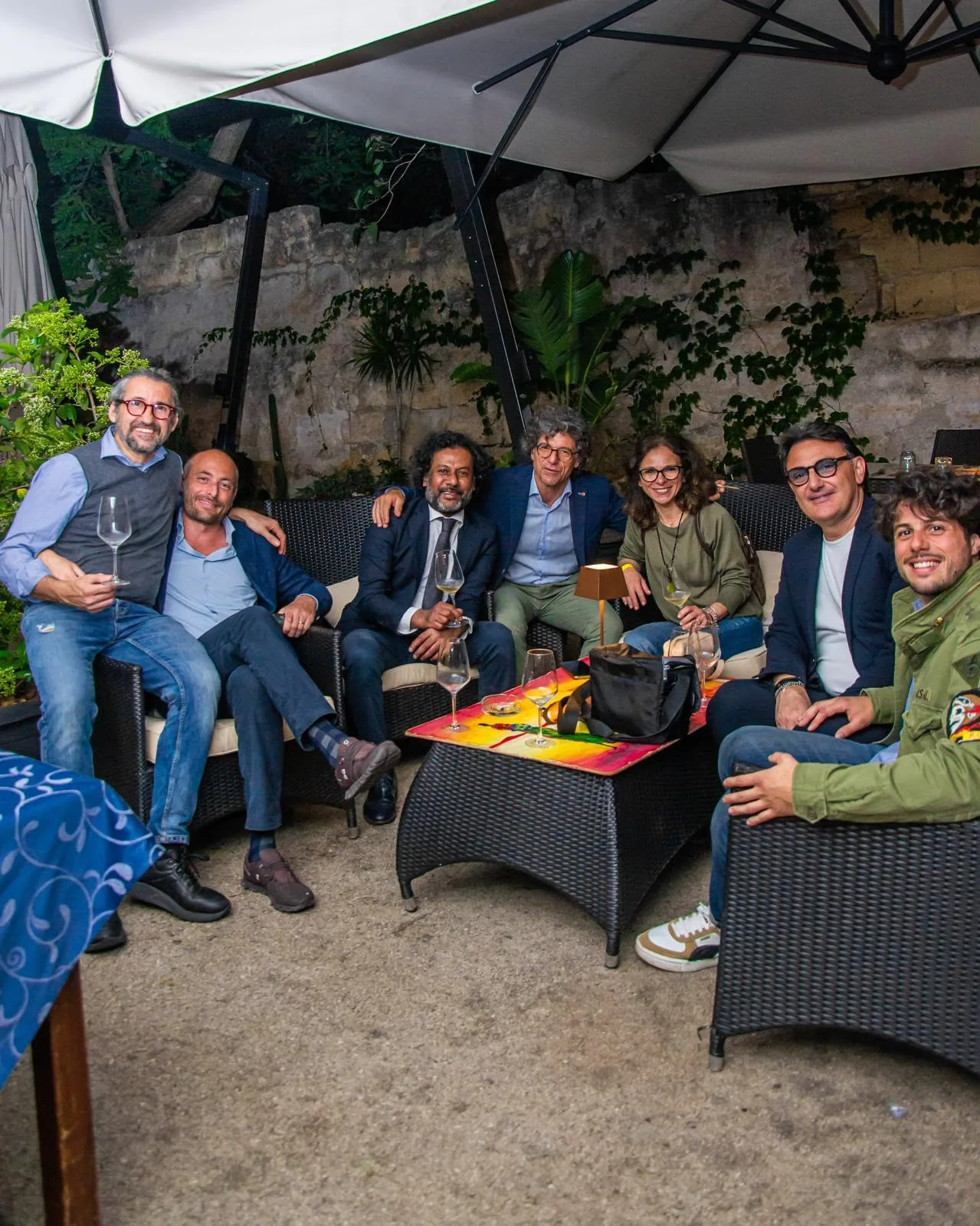 Una serata insieme in giardino