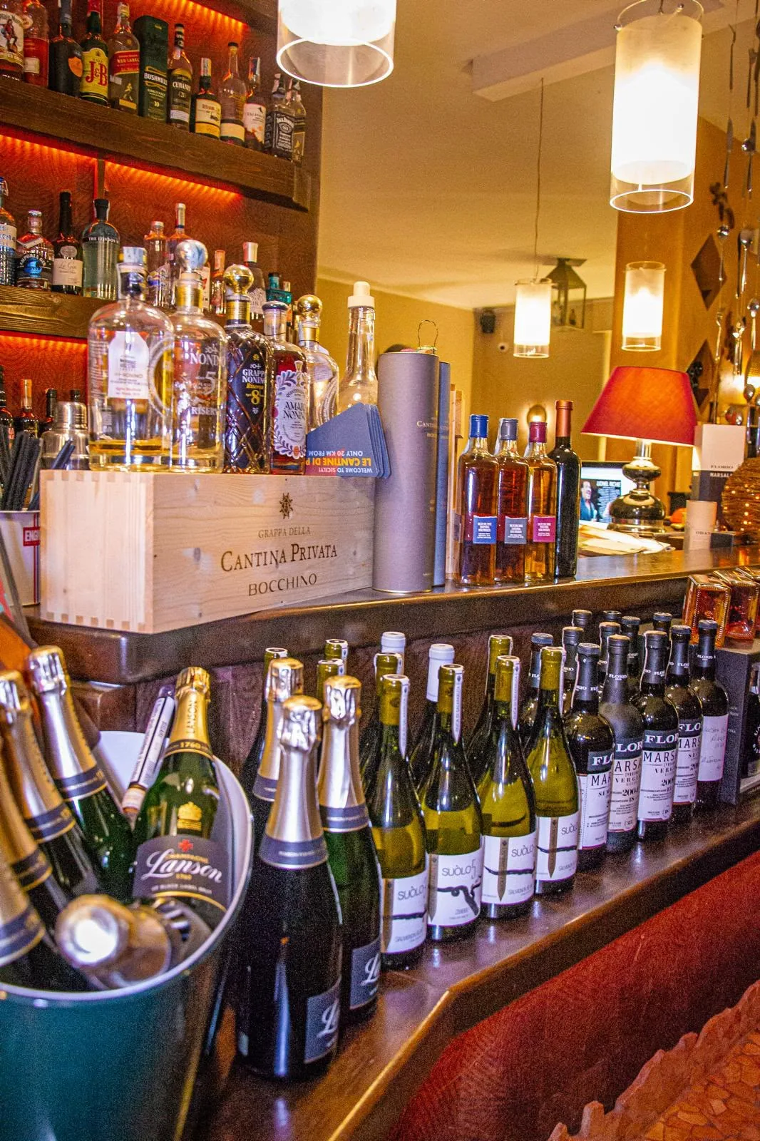Il bancone del wine bar