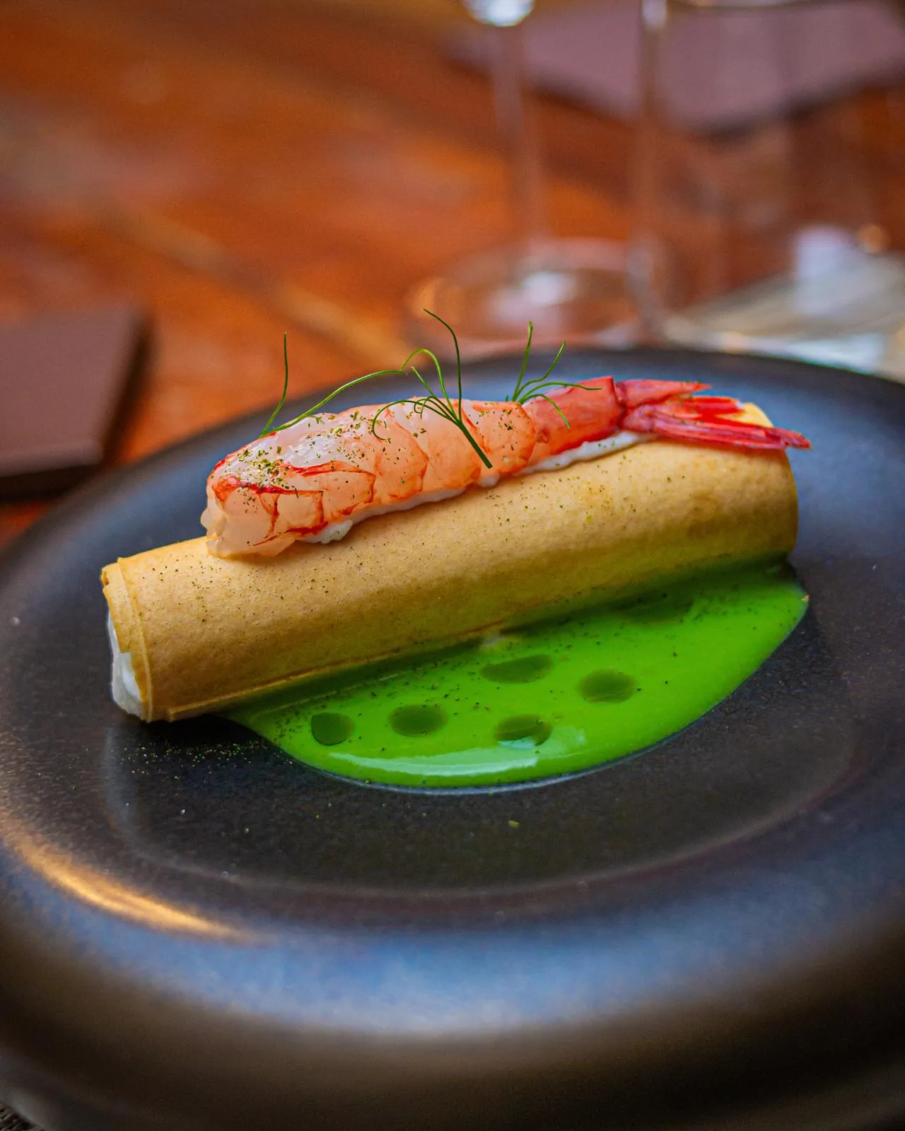 Cannolo croccante con gambero rosso crudo